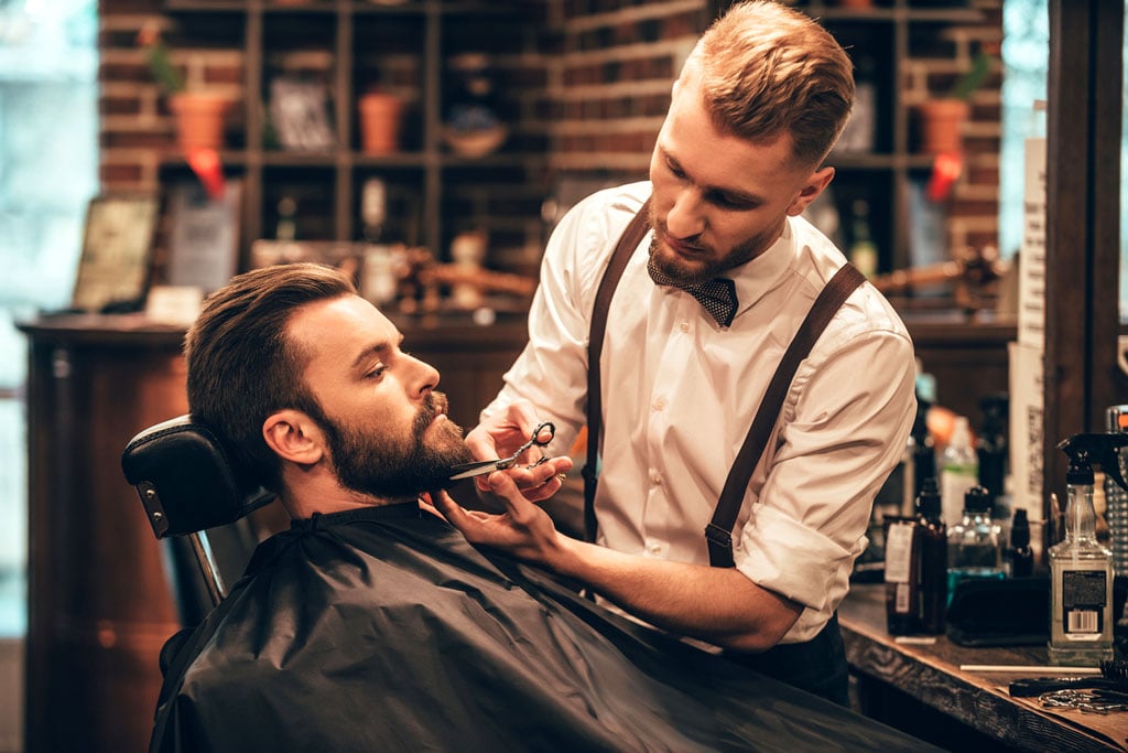 Bartpflege professionell beim Barbier