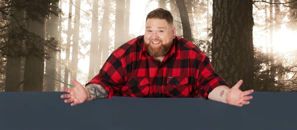 Mann in Hemd mit Karomuster