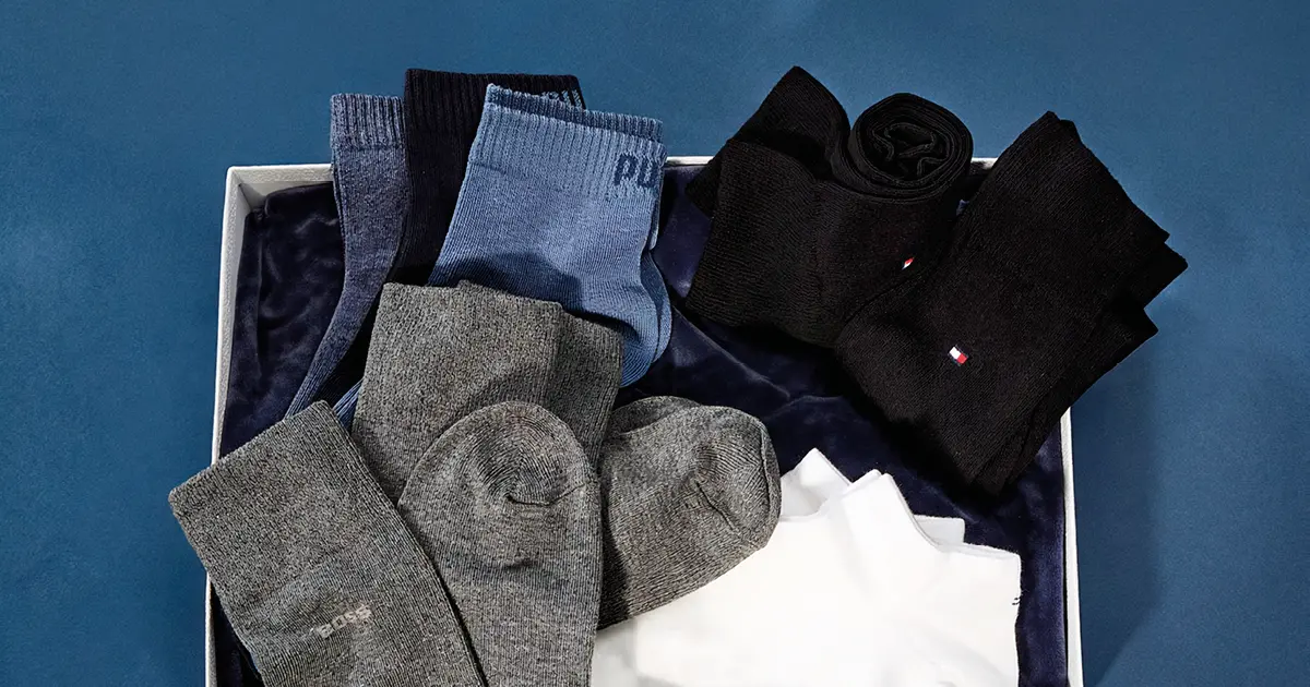 Socken für große Männer: Welche Größe, welches Material, wann Kompression?