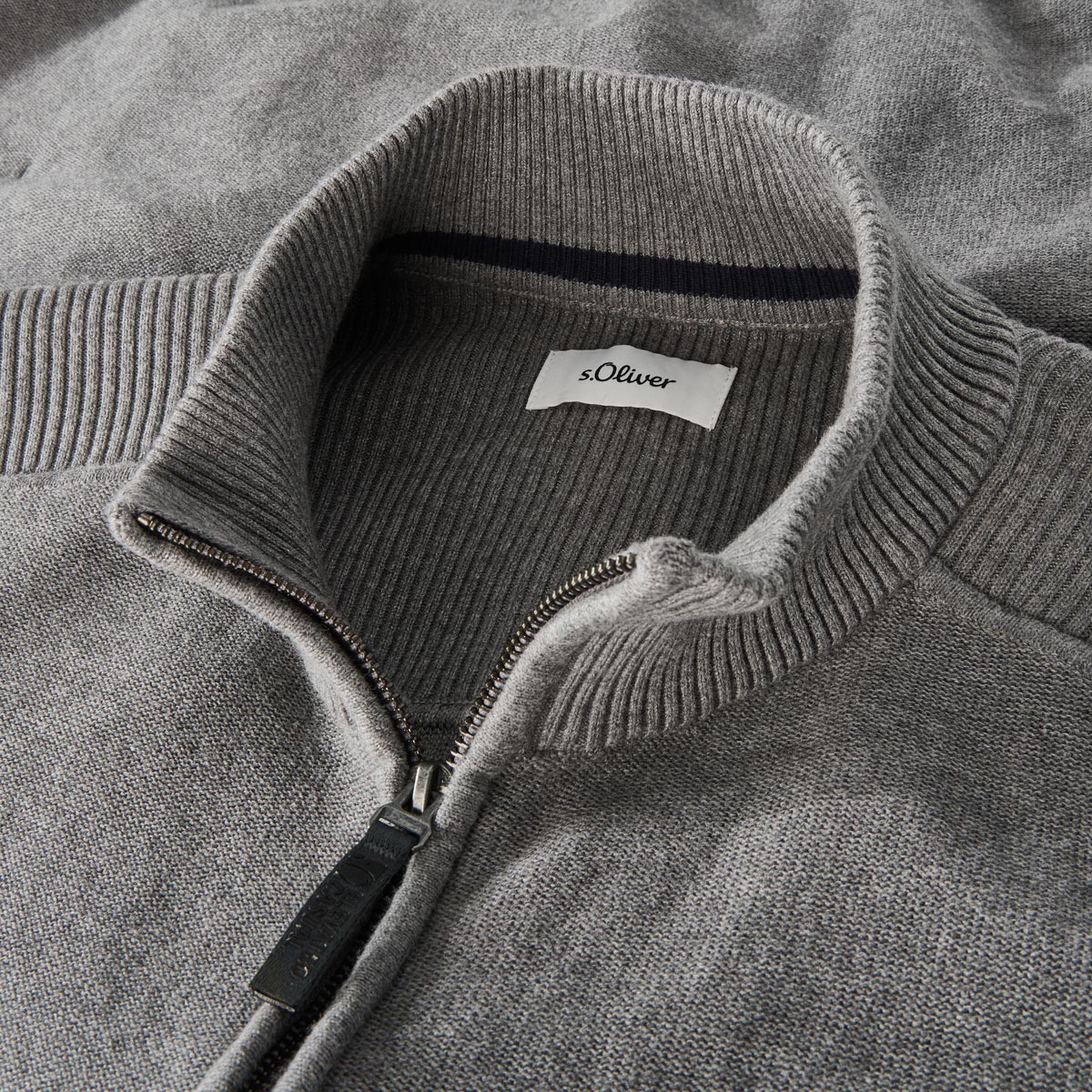 s.Oliver Strickjacke aus Baumwolle grau