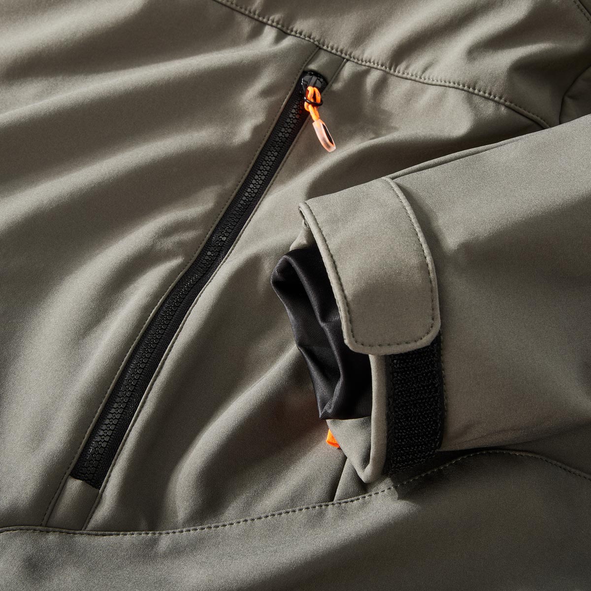 Blue Wave Softshelljacke "Mads", wasser- und winddicht oliv