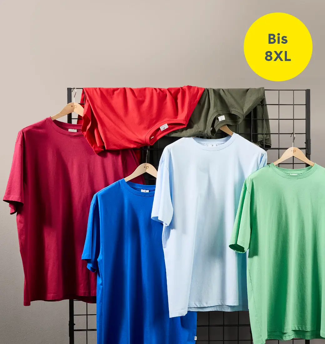Bunte T-Shirts in großen Größen bis 8XL auf Kleiderbügeln für vielseitige Basic Looks.