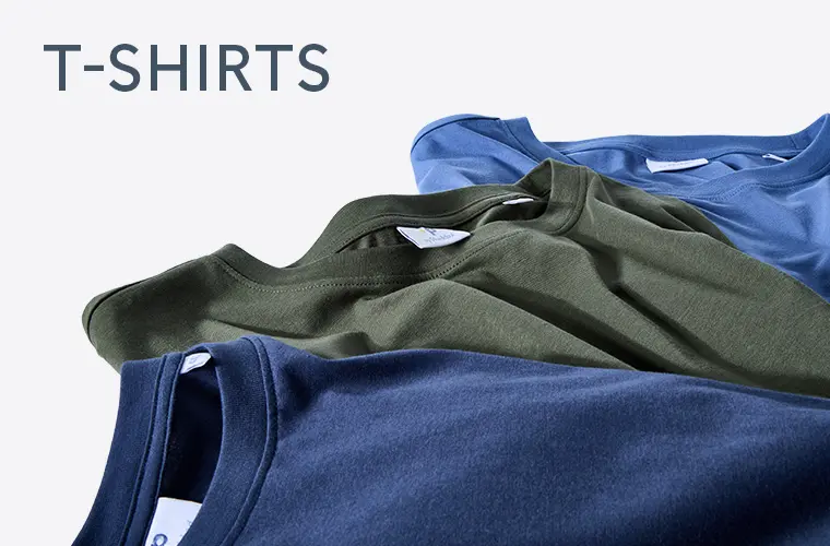 Drei T-Shirts in Blau, Grün und Navyblau in großen Größen für Herren