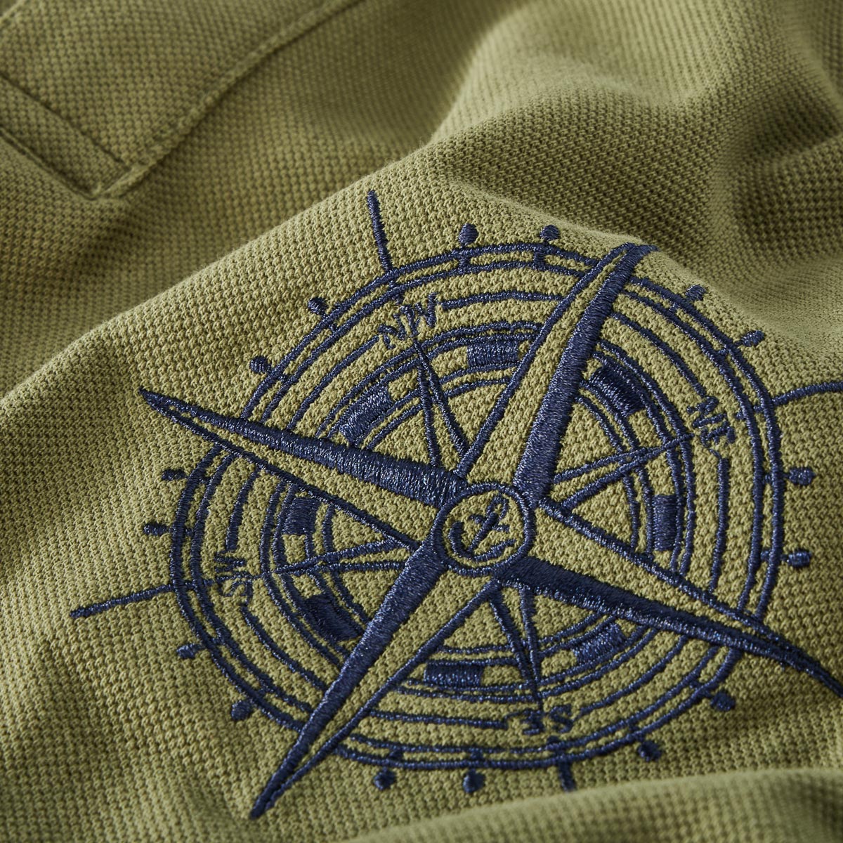 North Poloshirt mit Stickerei oliv