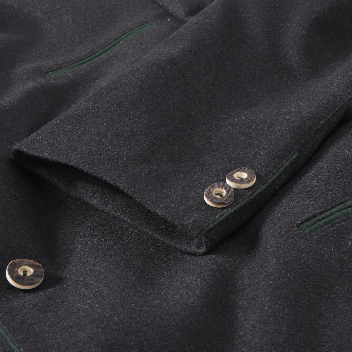 Weis Trachtensakko mit Kontrastabsätzen dunkelgrau