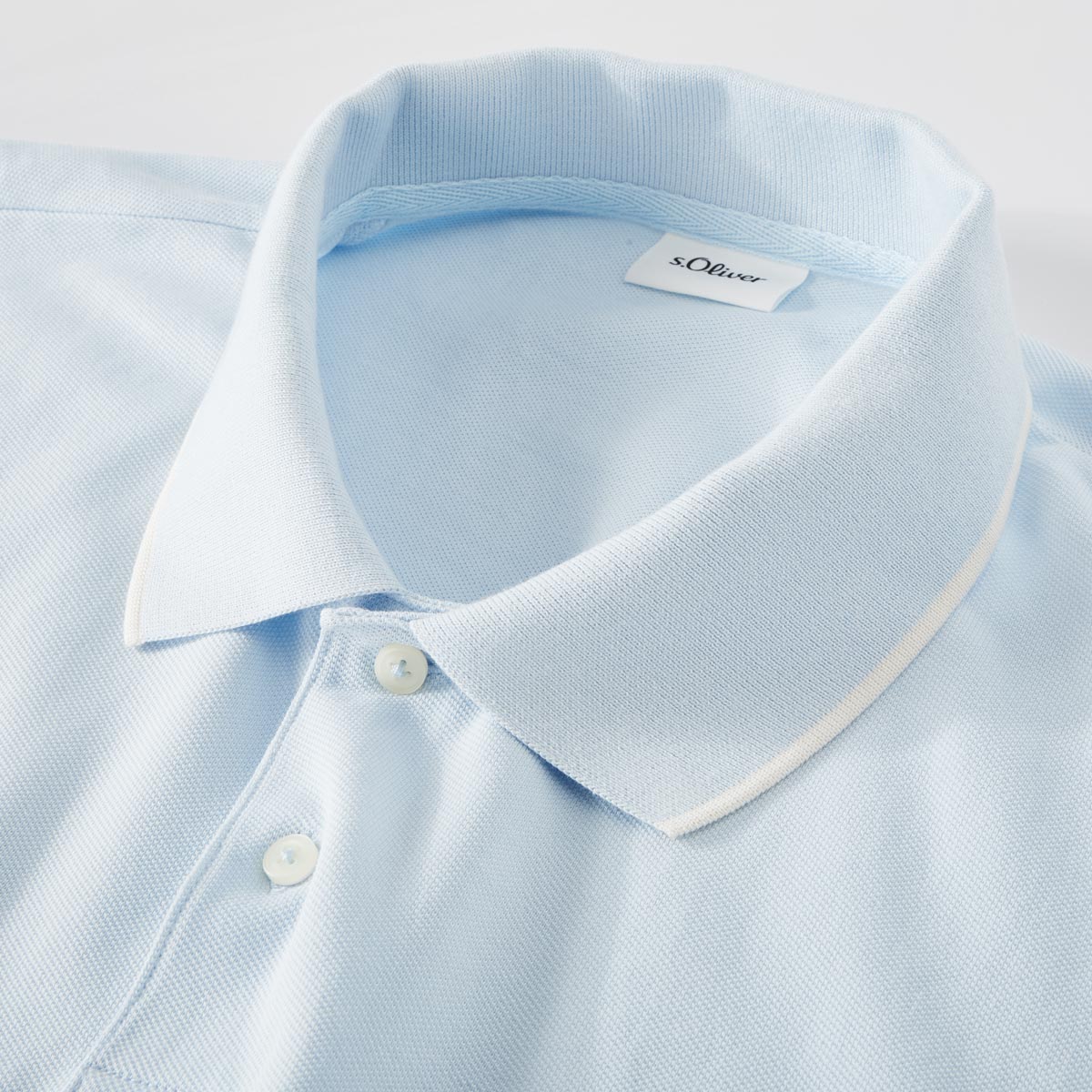 s.Oliver Poloshirt mit Kontrastdetails hellblau