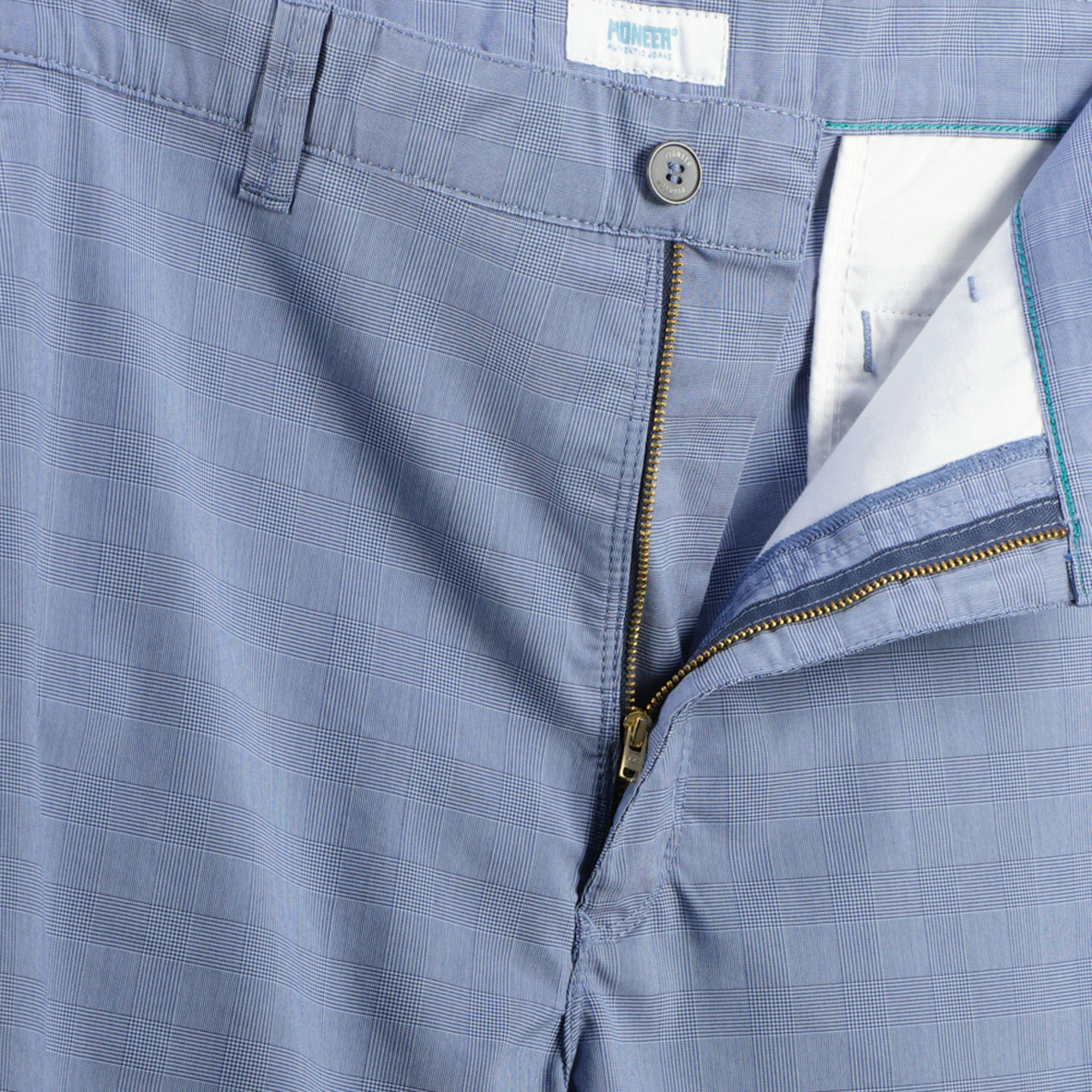 Pioneer Shorts mit Elasthan hellblau