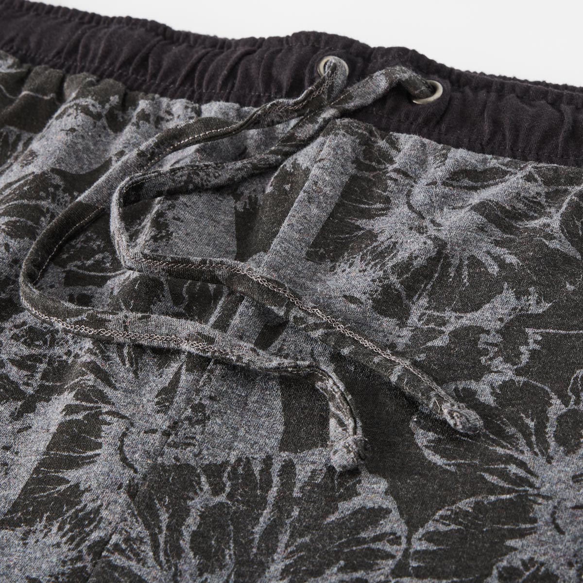 ADAMO Kurze Jogginghose mit Allover-Print anthrazit