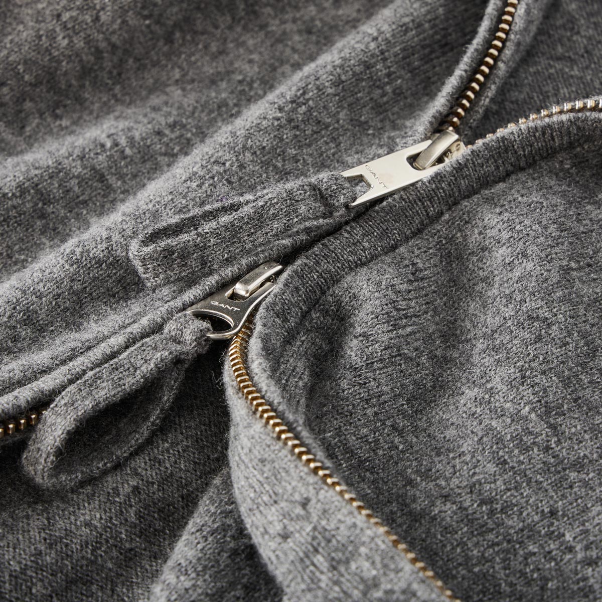 Gant Strickjacke aus Lammwolle anthrazit