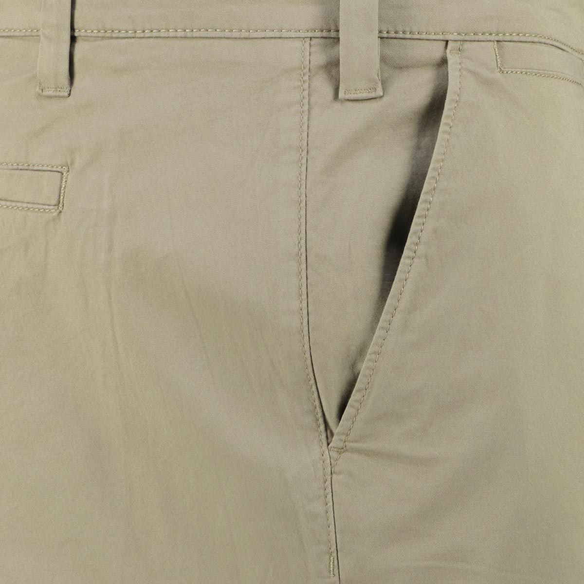 s.Oliver Chino-Shorts mit Elasthan oliv