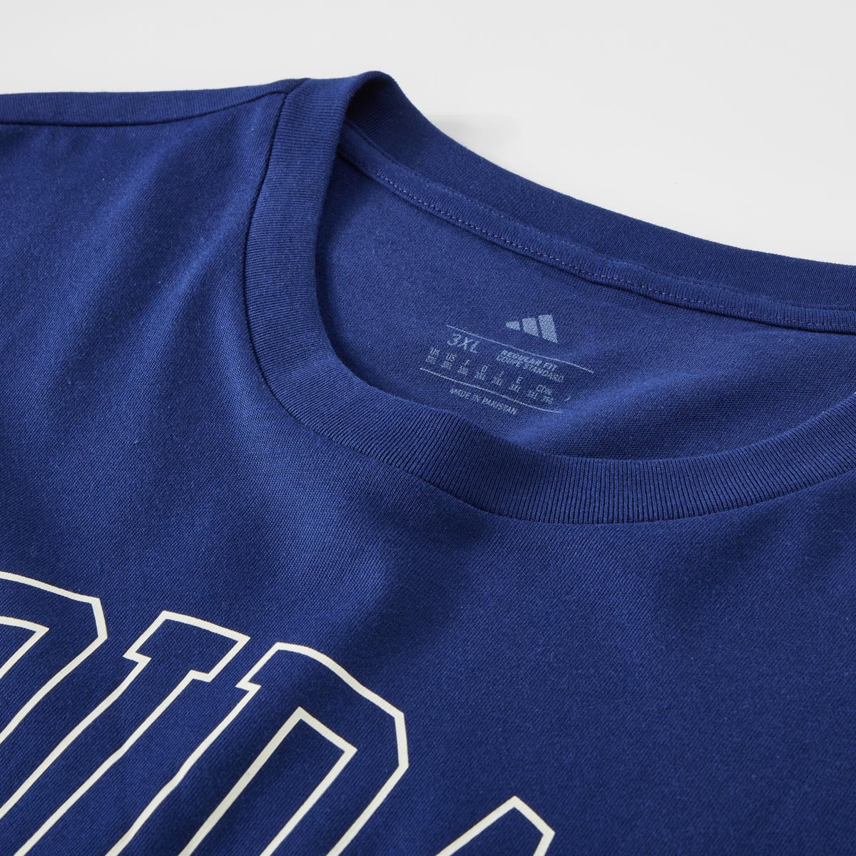 adidas T-Shirt mit Label-Print dunkelblau