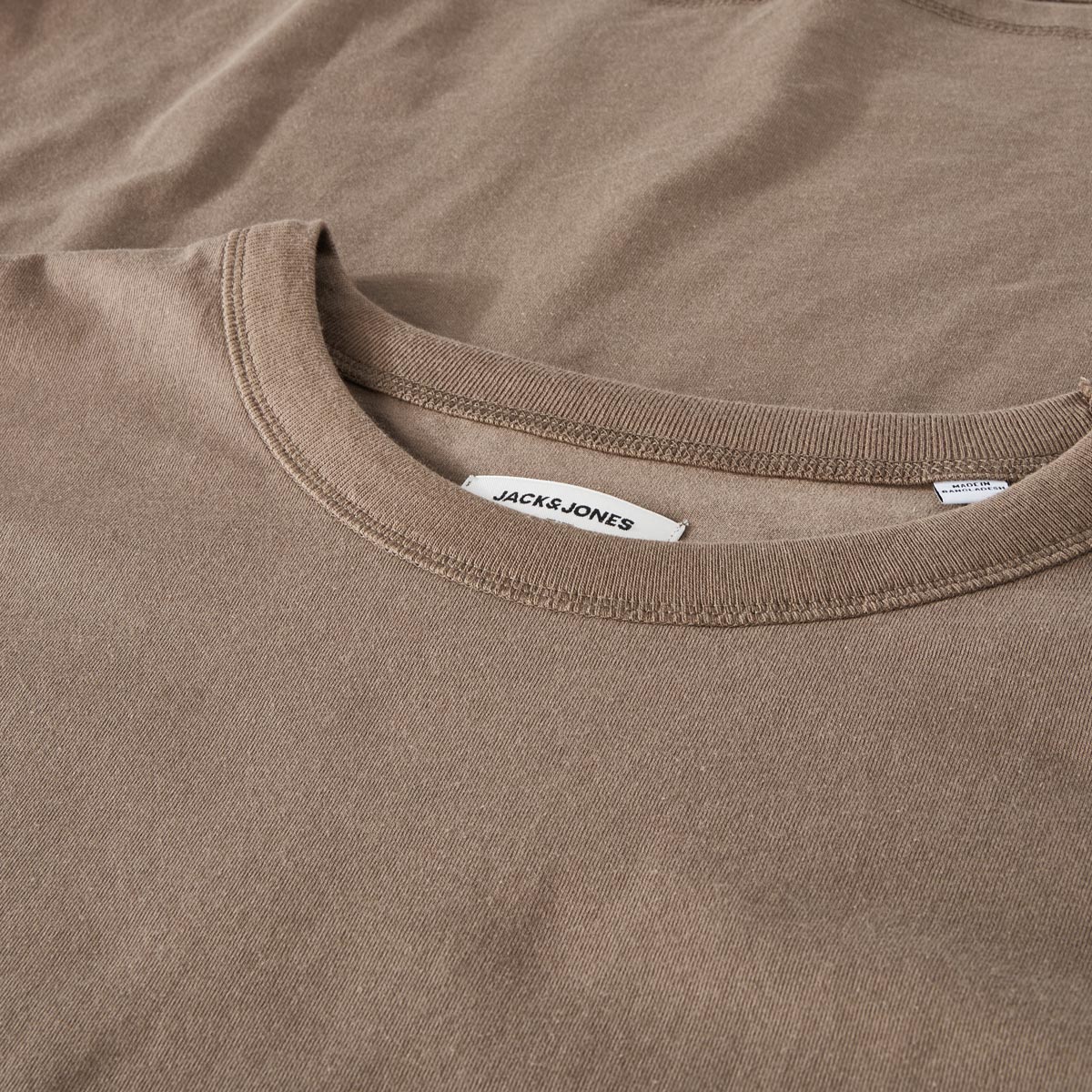 Jack&Jones T-Shirt mit Print auf Vorder- und Rückseite mittelbraun