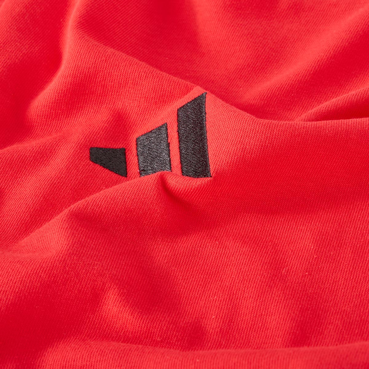 adidas T-Shirt mit Label-Print rot
