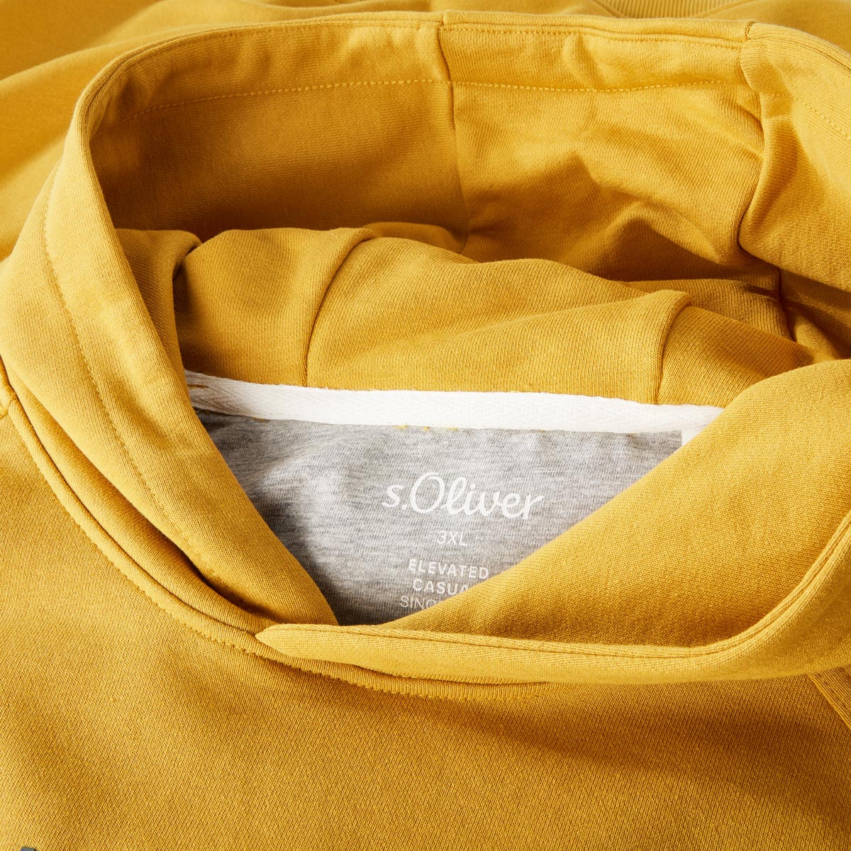 s.Oliver Hoodie mit Label-Print gelb