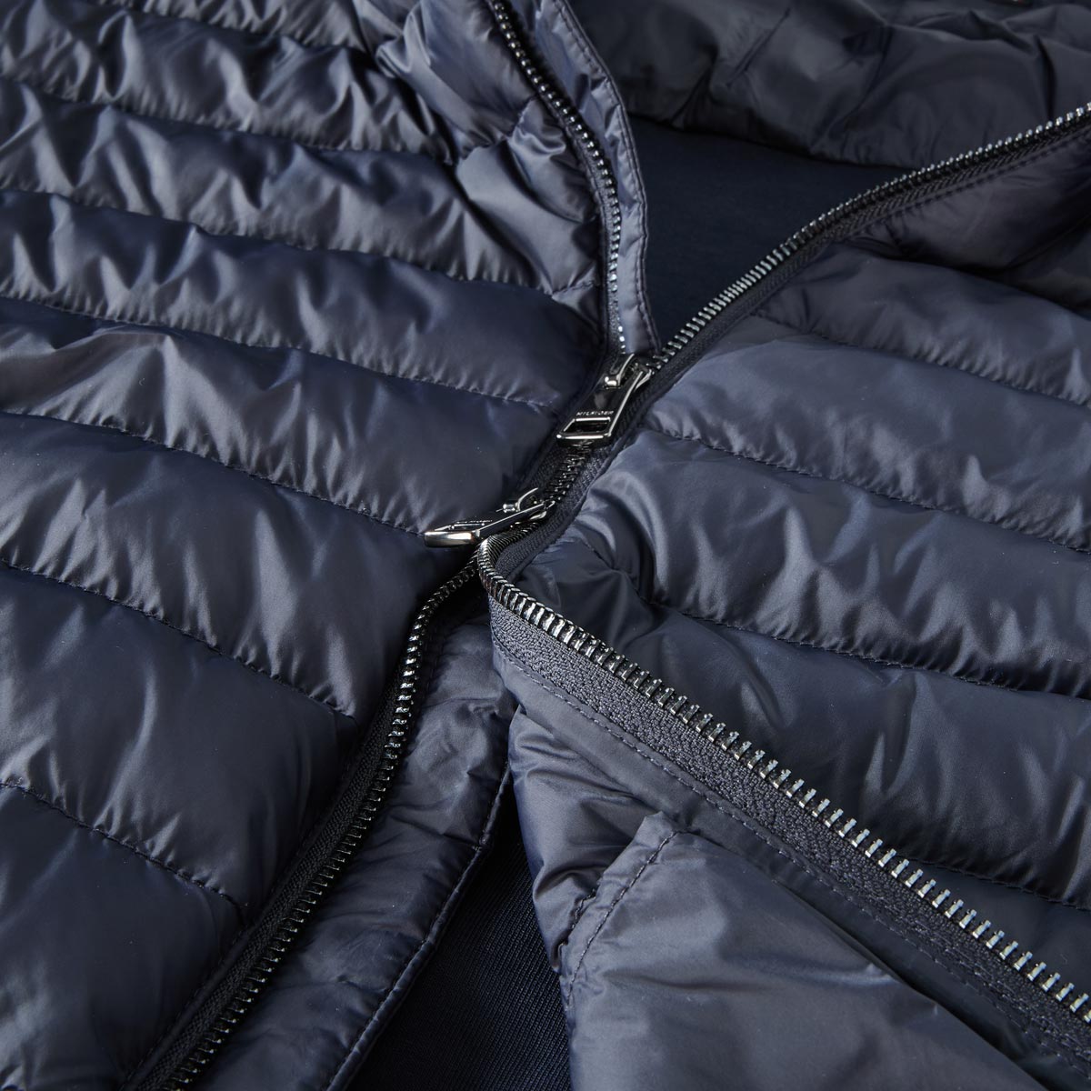 Tommy Hilfiger Sweatjacke mit Stepp-Einsatz marine