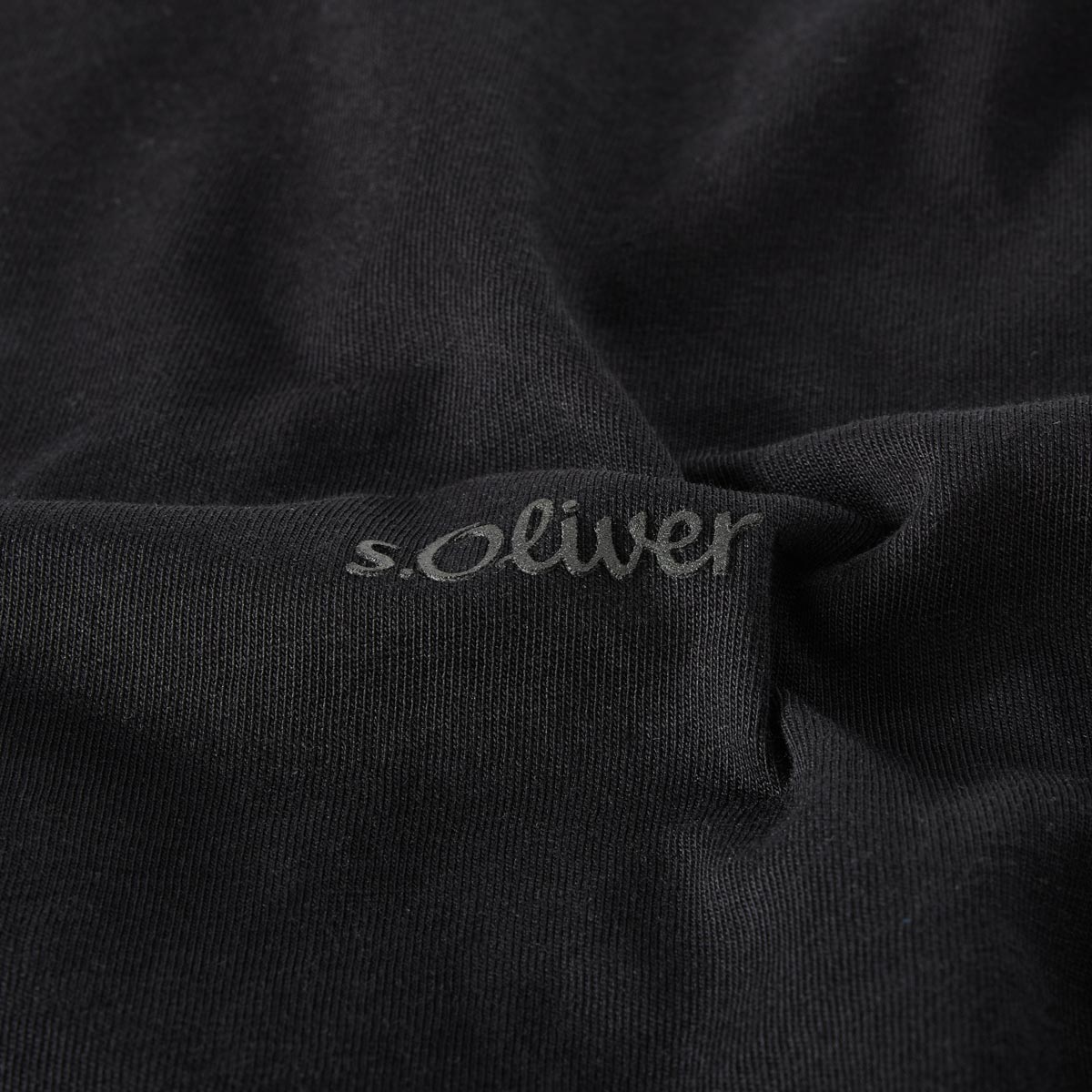 s.Oliver Basic-T-Shirt mit V-Ausschnitt schwarz