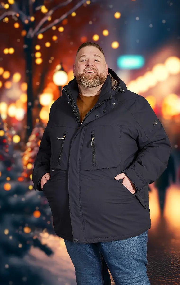 Mann im warmen Parka in großen Größen