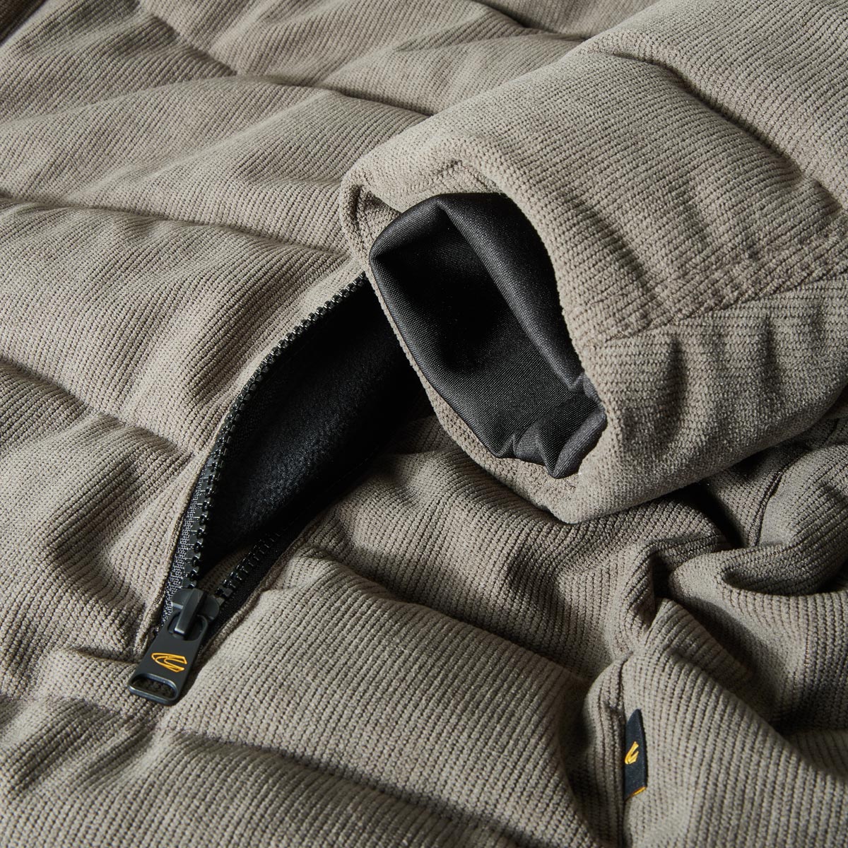 camel active Winter-Steppjacke mit Cord-Details braun