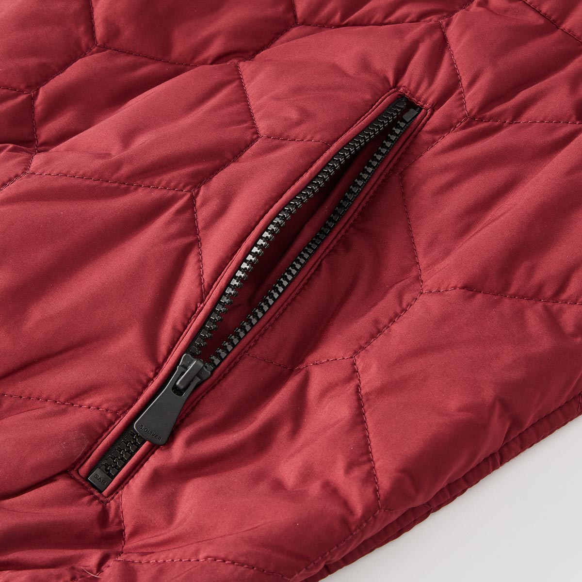 s.Oliver Steppweste mit Blousonkragen rot