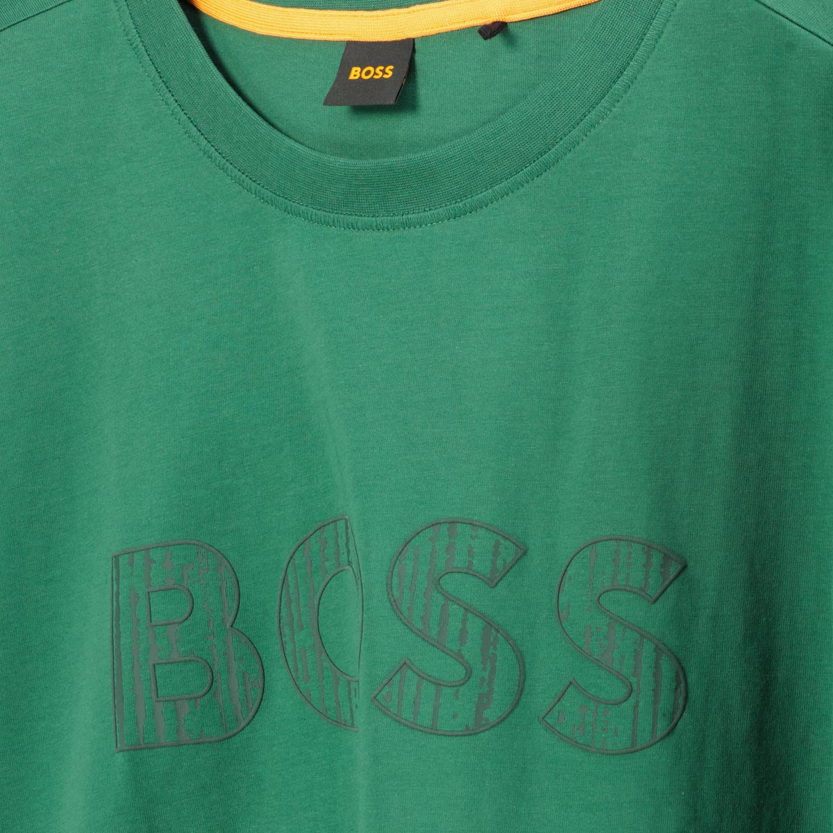 BOSS T-Shirt mit Label-Print grün