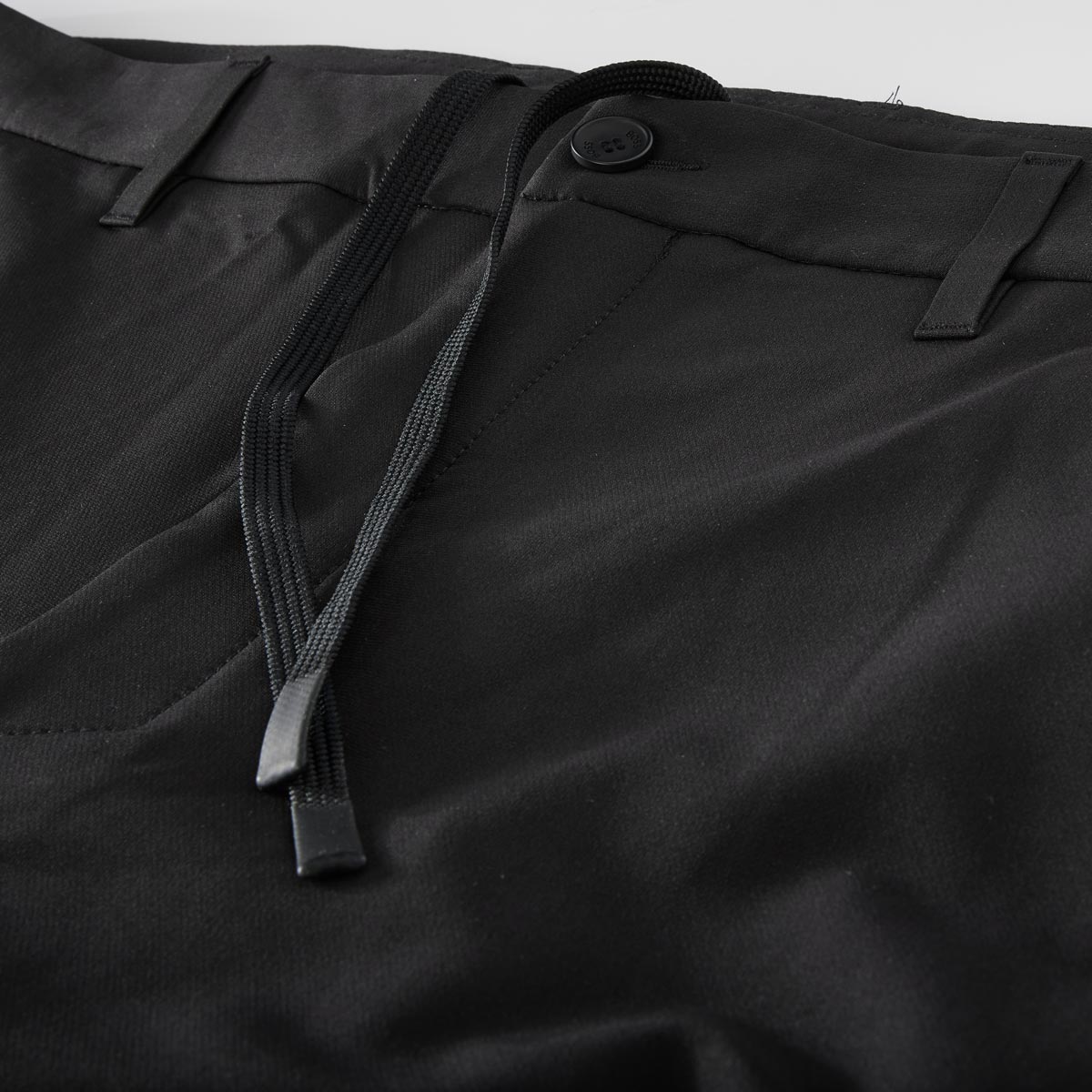 BOSS Stretch-Chinos aus Funktionsmaterial, Regular Fit schwarz