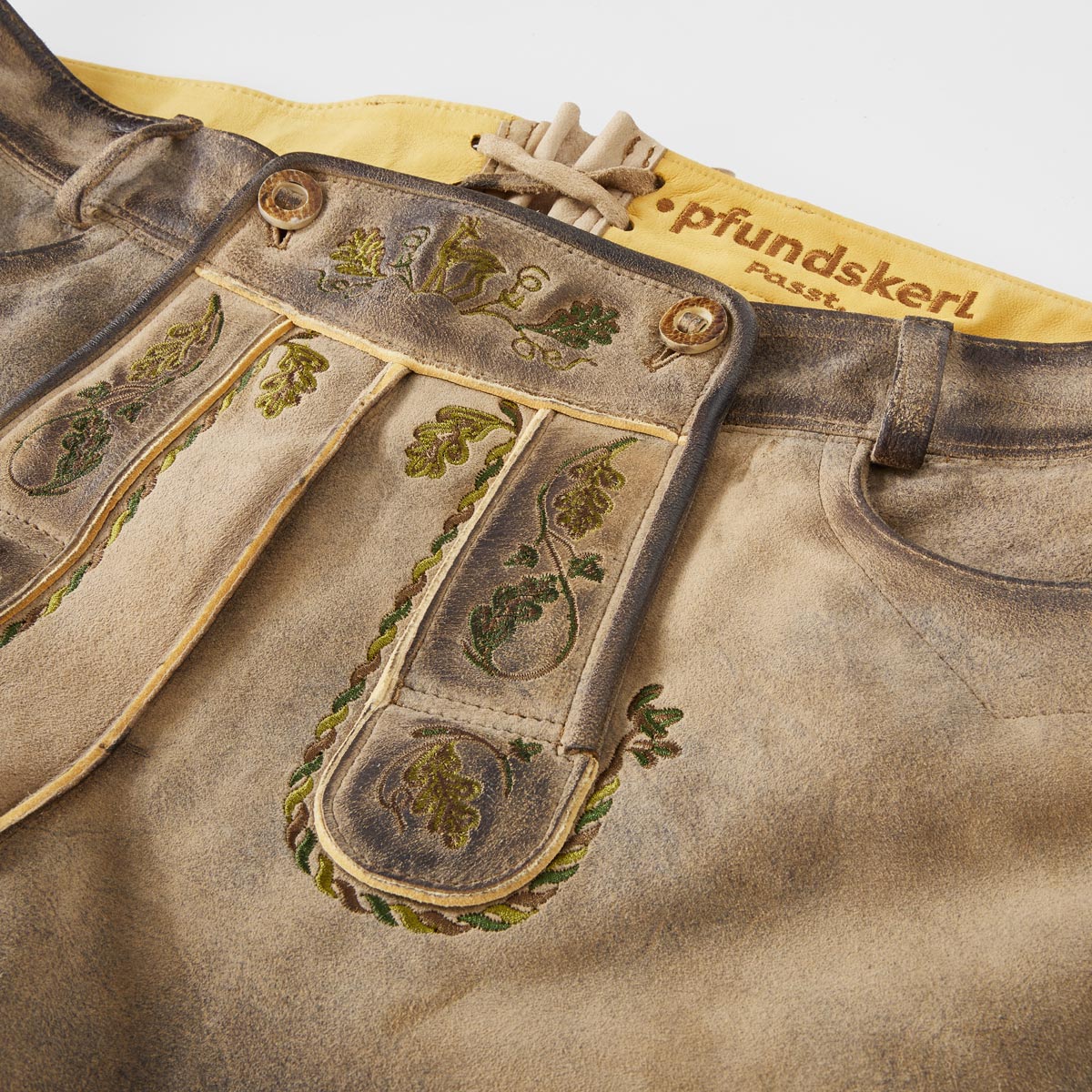 Maddox Kurze Lederhose mit Gürtel sand