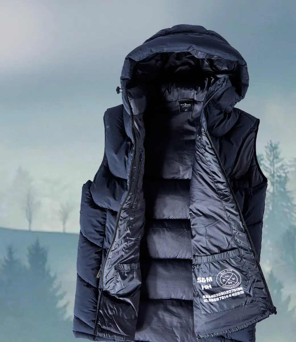 Dunkelblaue Steppweste in großer Größe mit sportlichem Schnitt