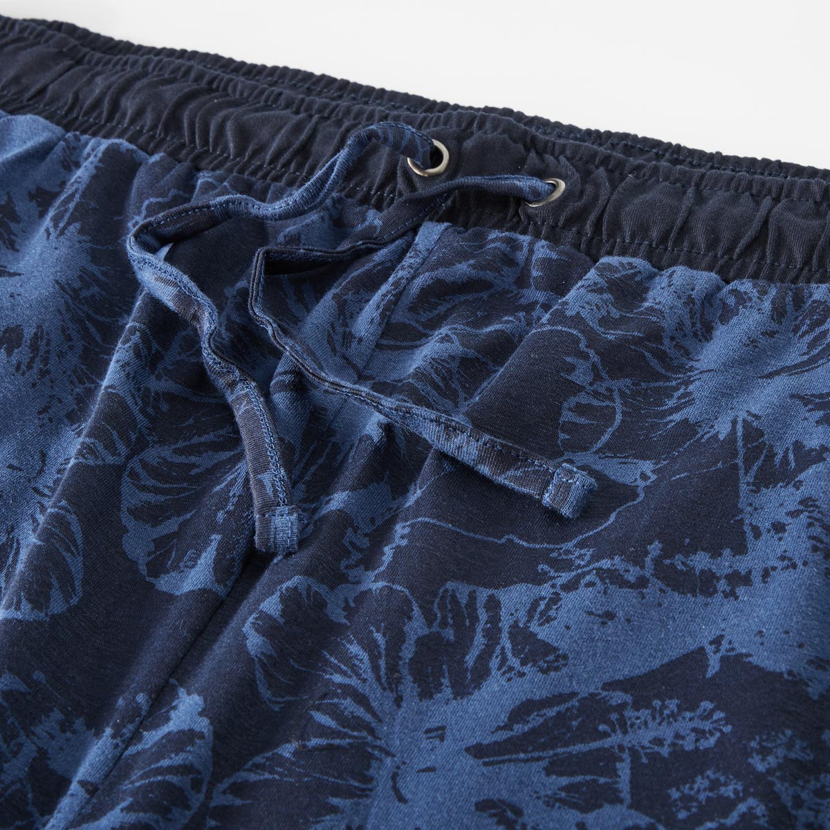 ADAMO Kurze Jogginghose mit Allover-Print dunkelblau