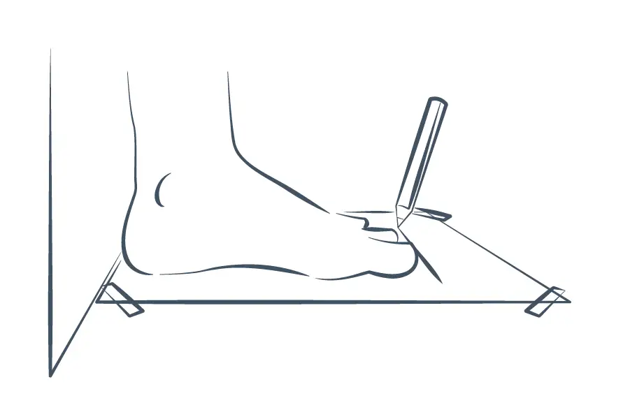 Schuhgröße messen Schritt 2: Umrisse nachzeichnen