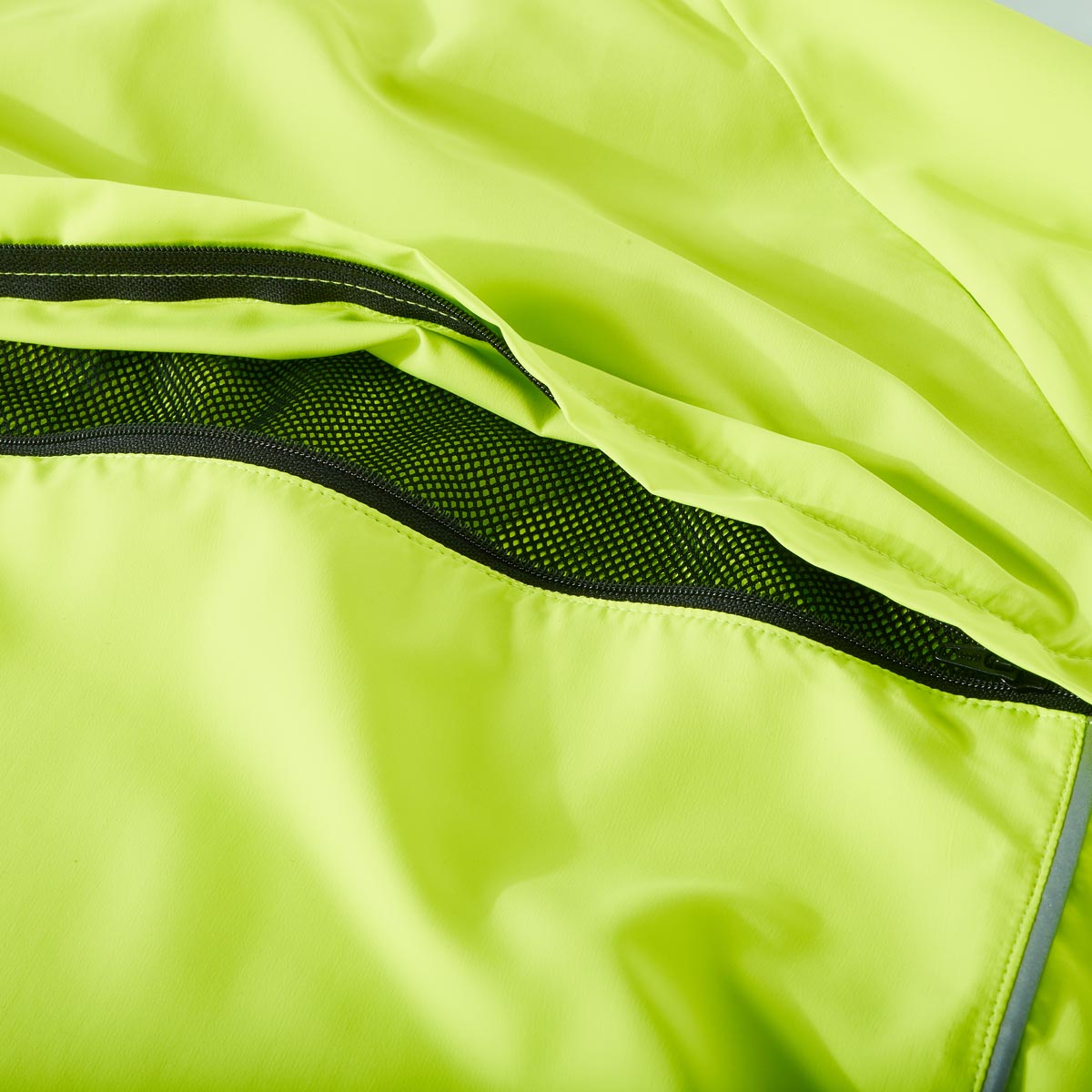 North Ultraleichte Radjacke mit reflektierenden Elementen, winddicht grün