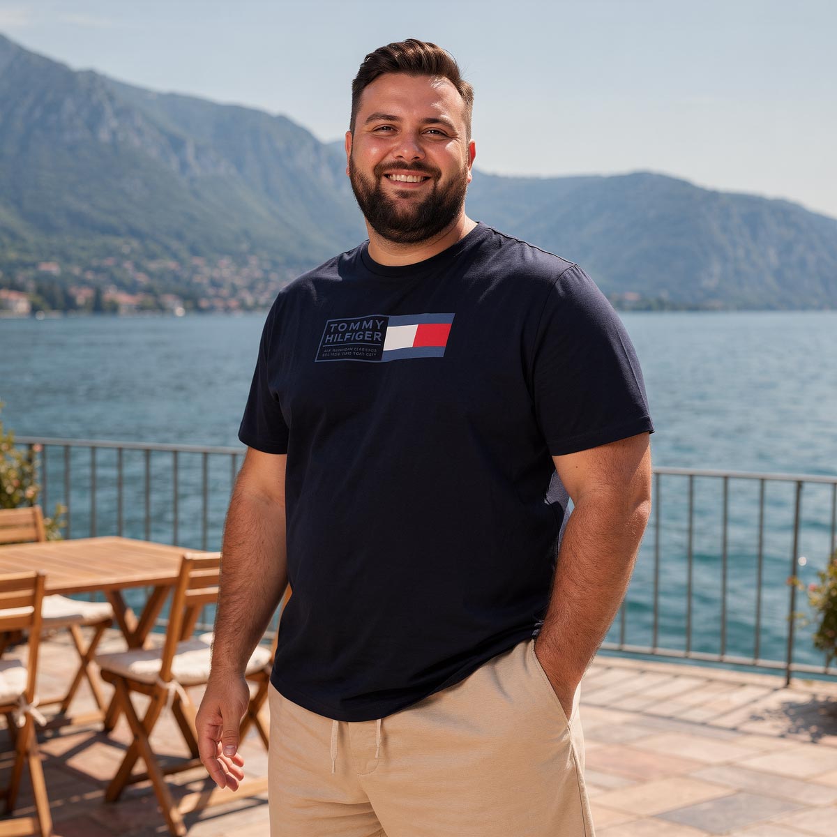 Tommy Hilfiger T-Shirt mit Label-Print marine