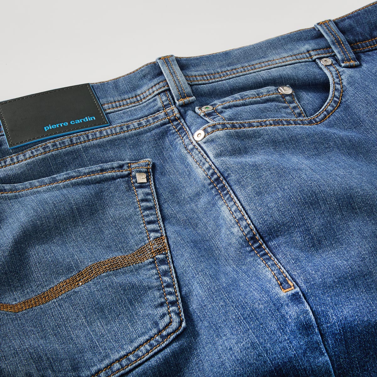 Pierre Cardin Jeans "Lyon" in Futureflex-Qualität, Slim Fit mittelblau