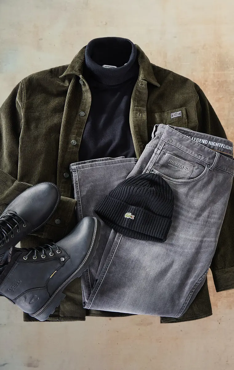 Outfit mit Hemdjacke, Hoodie und Boots für entspannte Herbst- und Wintertage