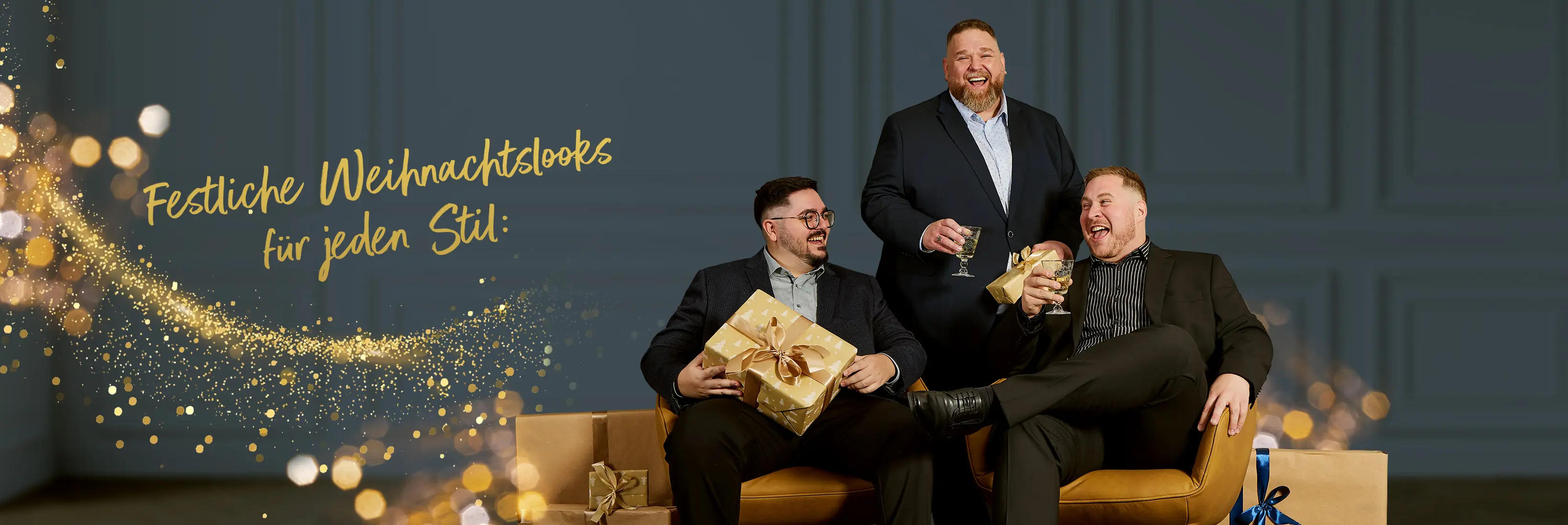 Drei Männer in großen Größen feiern gemeinsam und präsentieren festliche Weihnachtsmode