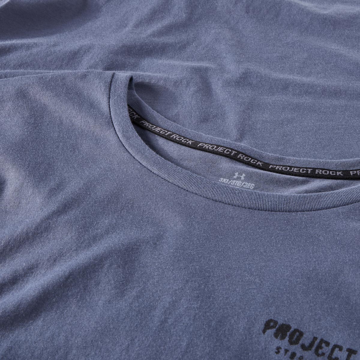 Under Armour T-Shirt mit Print auf Vorder- und Rückseite graublau