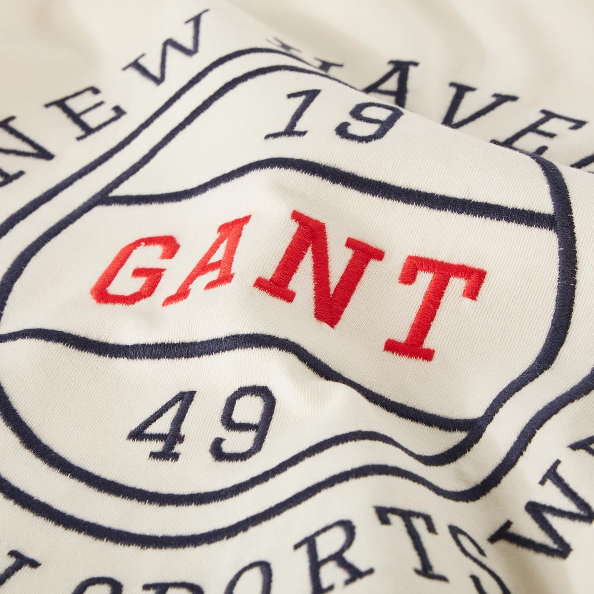 Gant T-Shirt mit Label-Stickerei creme