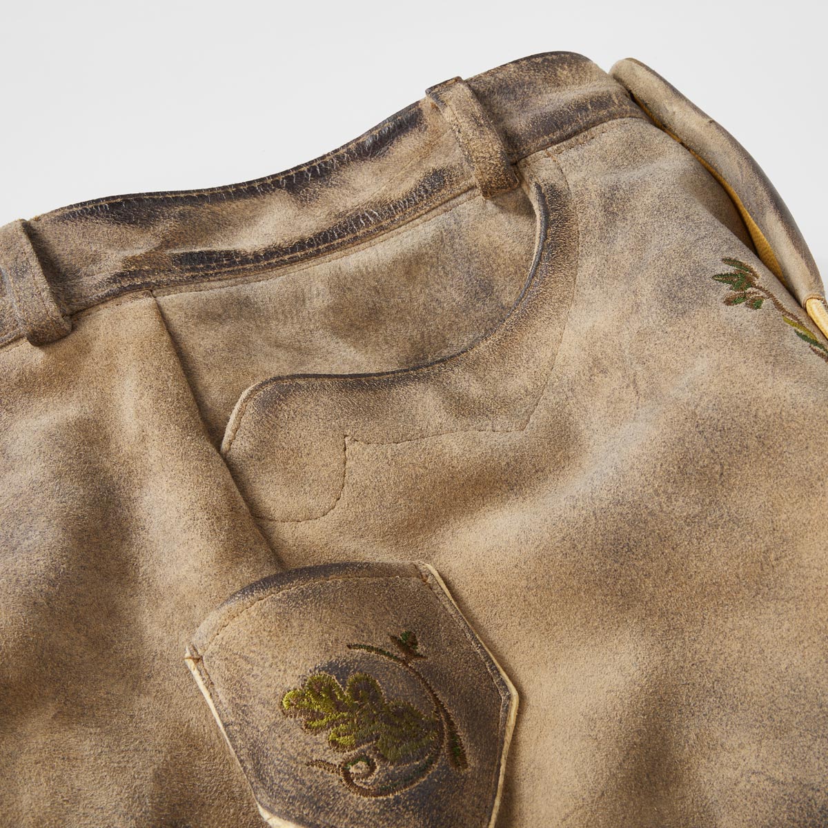 Maddox Kurze Lederhose mit Gürtel sand