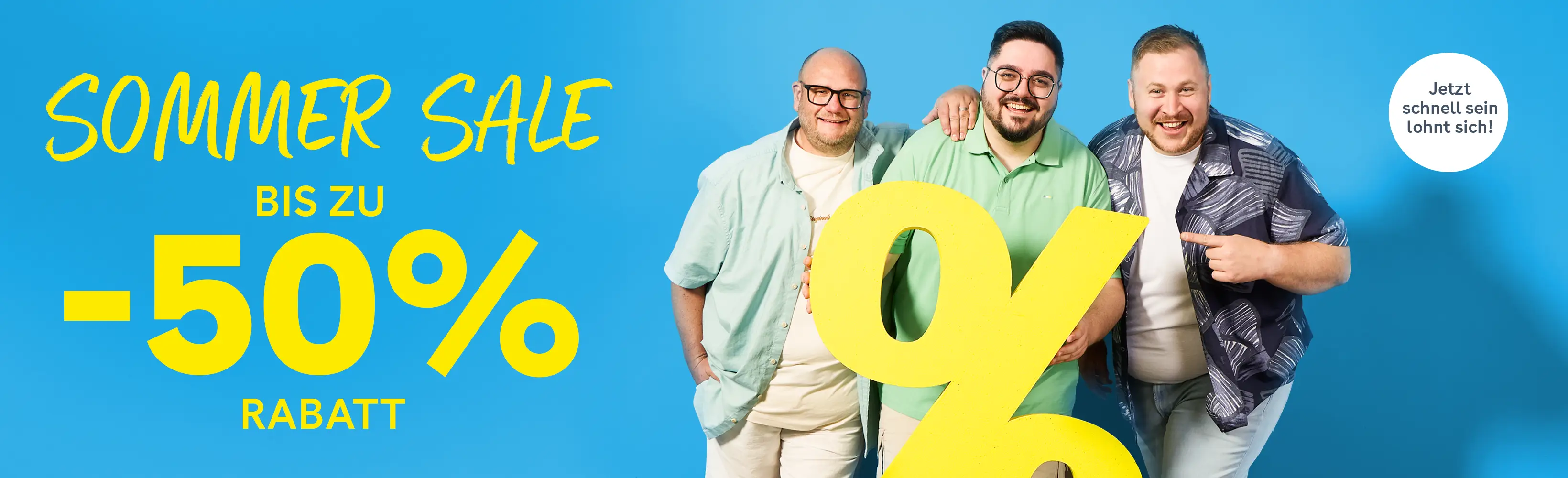 Sommer Sale Banner mit drei starken Männern, bis zu 50 % Rabatt und Hinweis: Jetzt schnell sein lohnt sich.