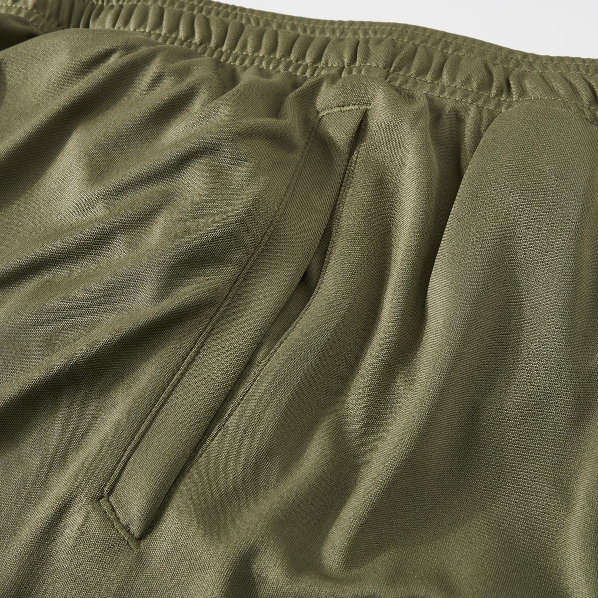 Under Armour Jogging-Shorts, schnelltrocknend oliv