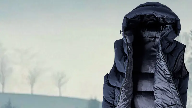 Dunkelblaue Steppweste in großer Größe mit sportlichem Schnitt