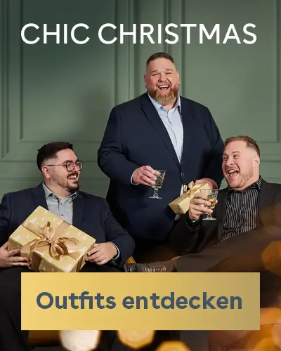 Drei Männer in schicken Anzügen mit Gläsern und Geschenken – festliche Herrenmode in großen Größen