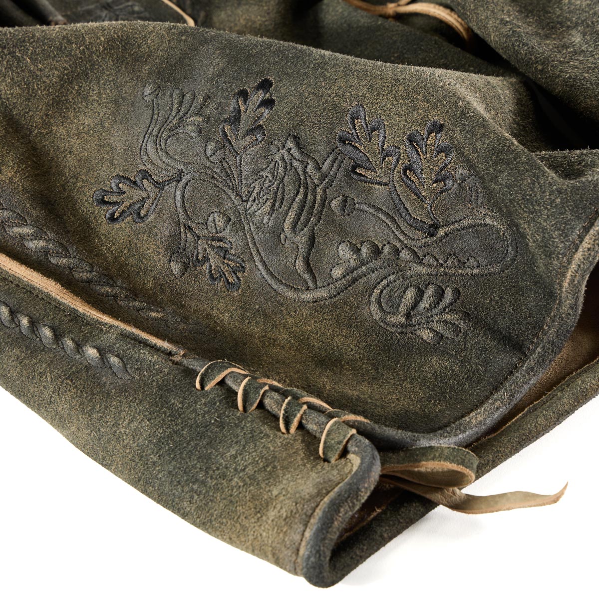 Maddox Kurze Lederhose mit Stickereien und Gürtel grau