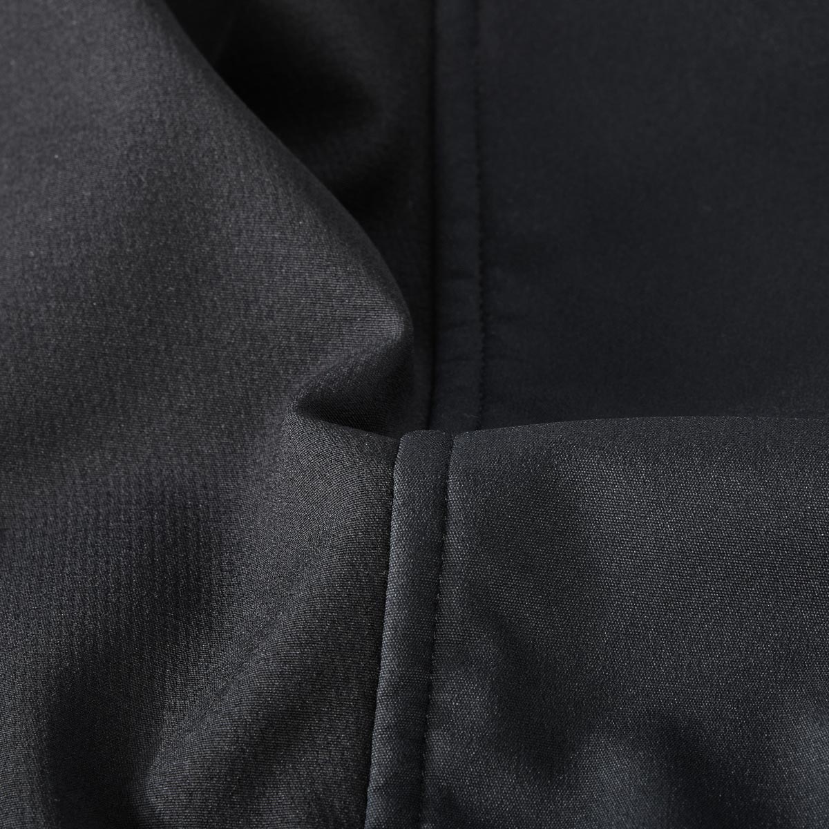 Under Armour Softshelljacke, winddicht und wasserabweisend schwarz