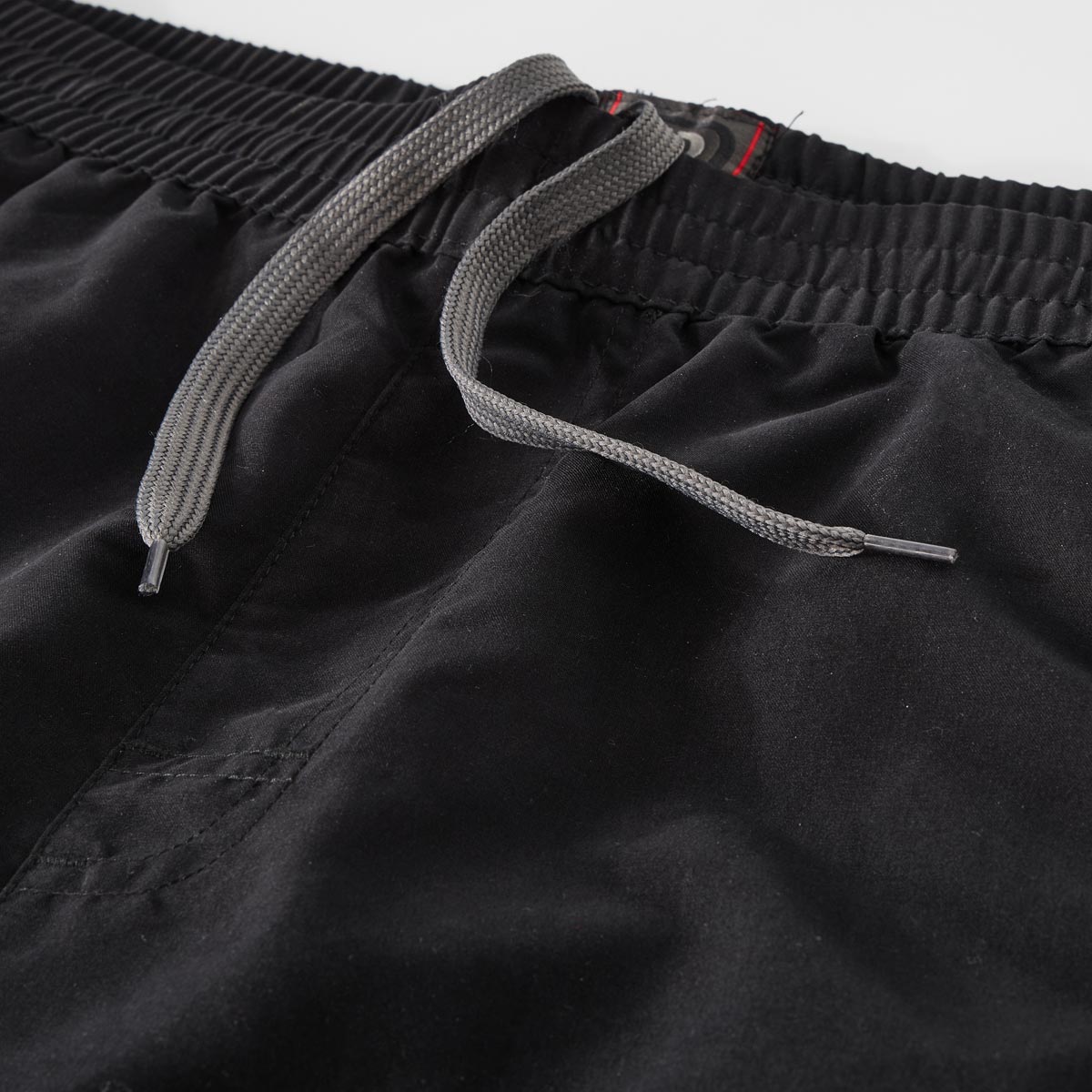 ADAMO Leichte Shorts aus Funktionsmaterial schwarz