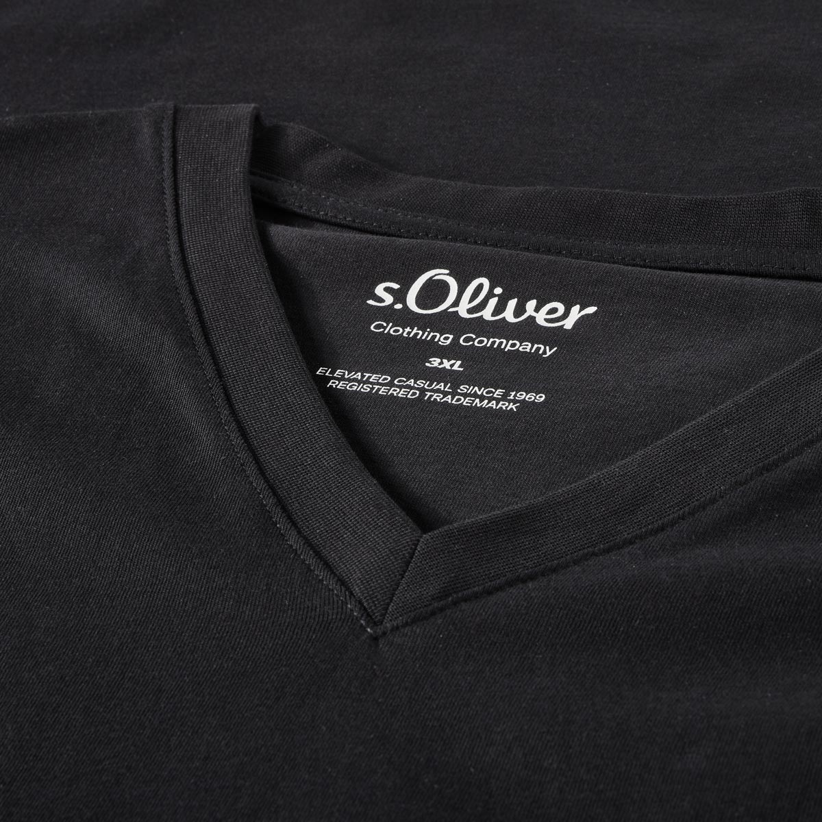 s.Oliver Basic-T-Shirt mit V-Ausschnitt Farbe schwarz Größe: 6XL günstig online kaufen