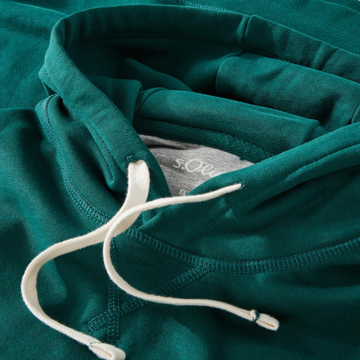 s.Oliver Hoodie aus Baumwollmischung oliv