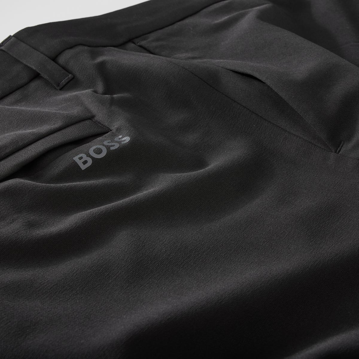 BOSS Stretch-Chinos aus Funktionsmaterial, Regular Fit schwarz