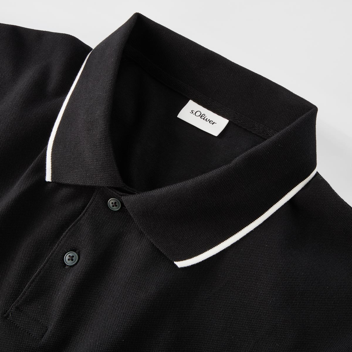 s.Oliver Poloshirt mit Kontrastdetails schwarz