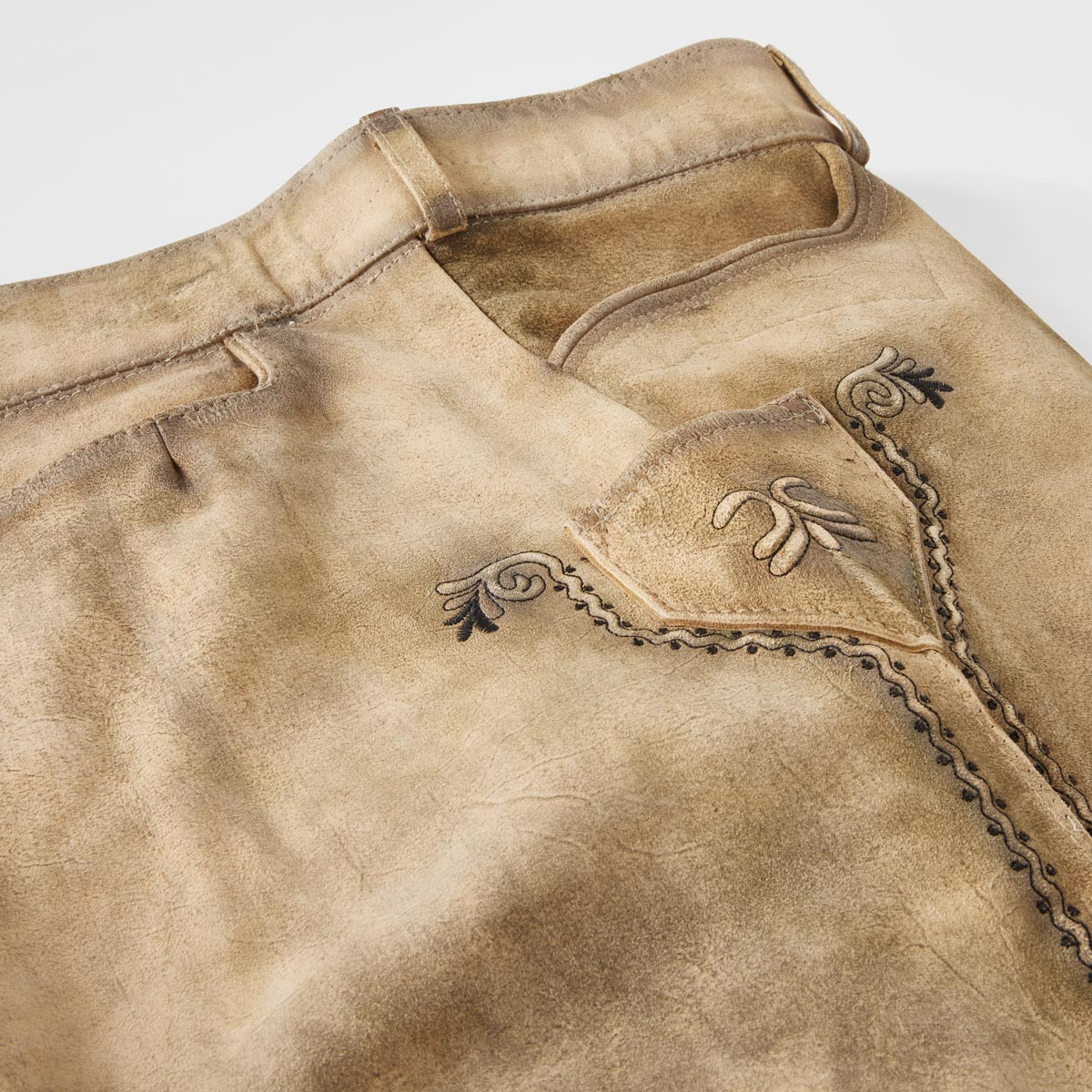 Pfundskerl Lederhose mit Träger und Stickerei beige