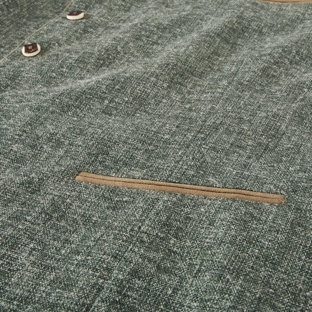 Weis Trachtenweste mit Leinen oliv